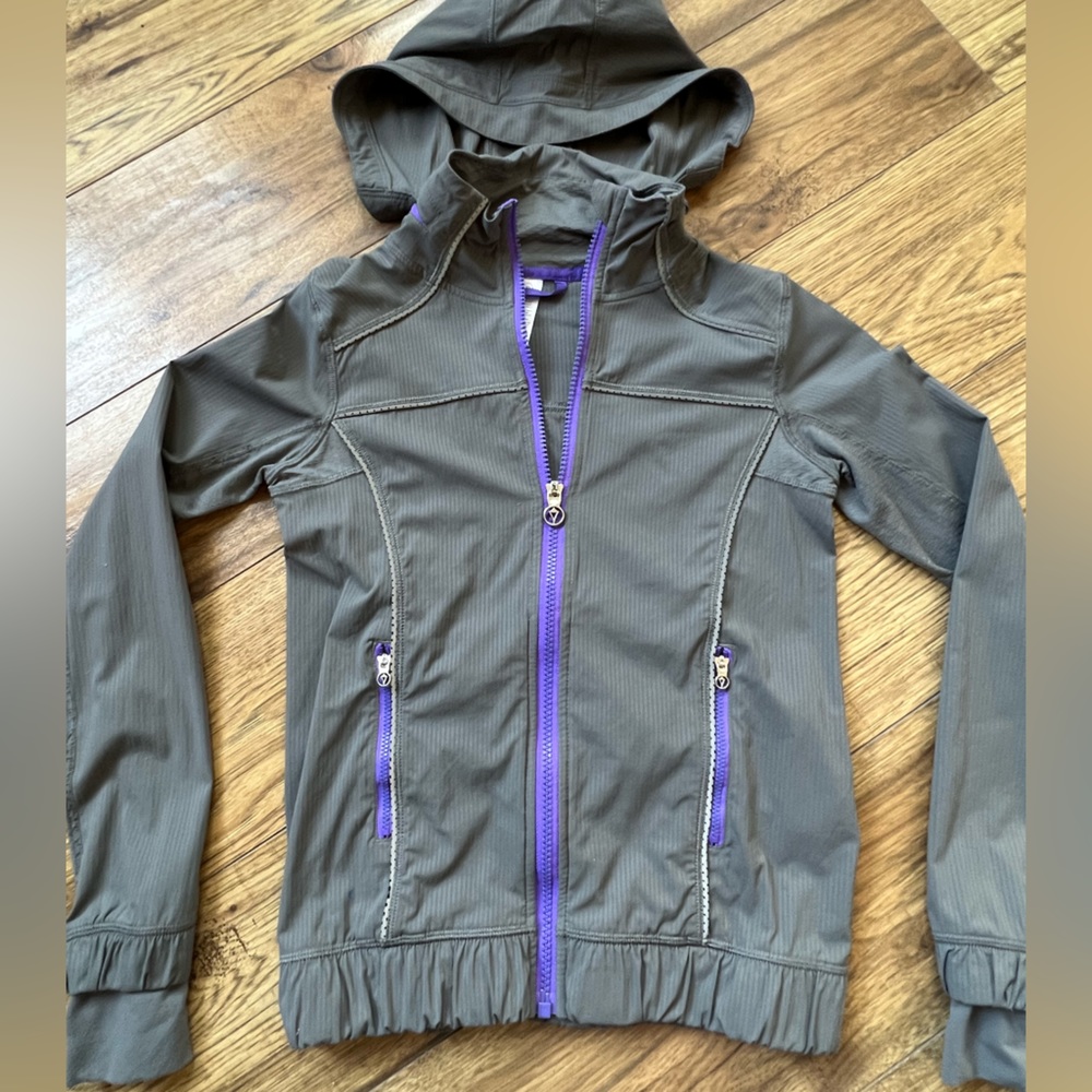 GUC Ivivva windbreaker zip up jacket. Size 10
